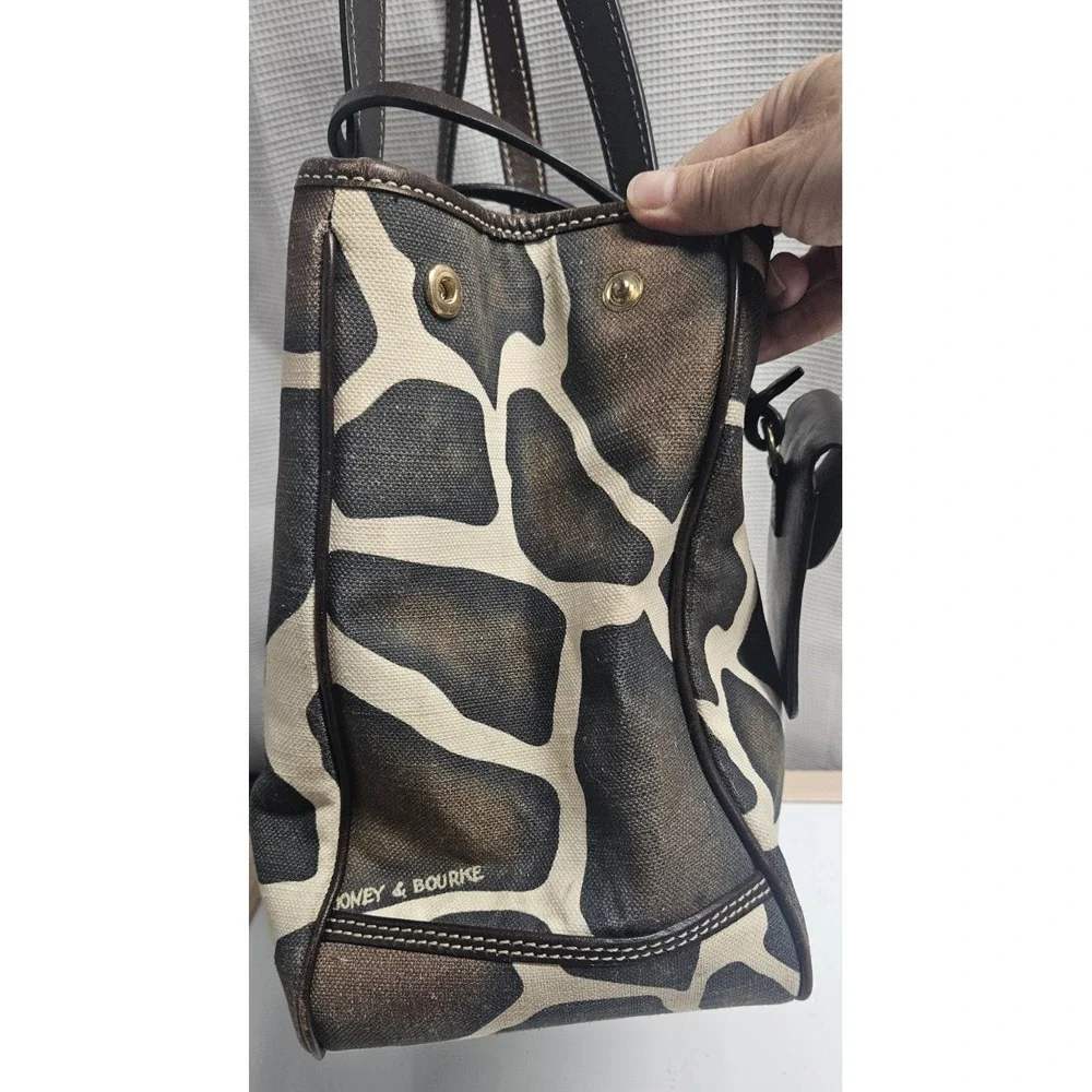 Vintage Dooney & Bourke African Safari giraffe print canvas leatehr toe bag